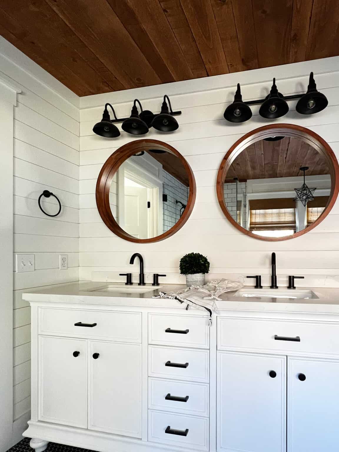 Farmhouse bathroom design inspiration - Home like you mean it